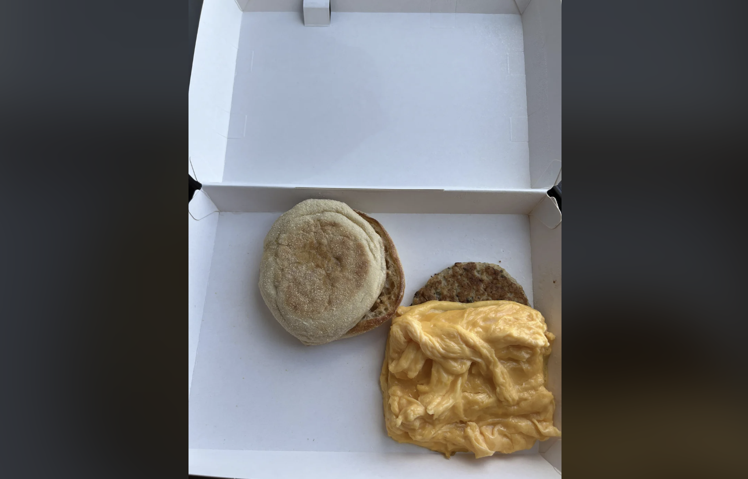 "At least shrink the box so it doesn't look this sad" — Big breakfast doesn't look big to netizens